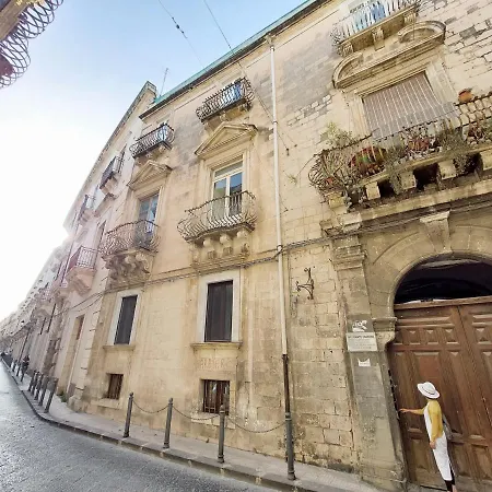 Quiet Loft In Ortigia